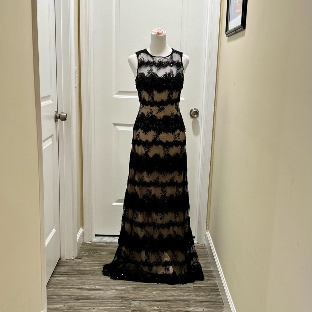 Elegant Black Lace Evening Gown